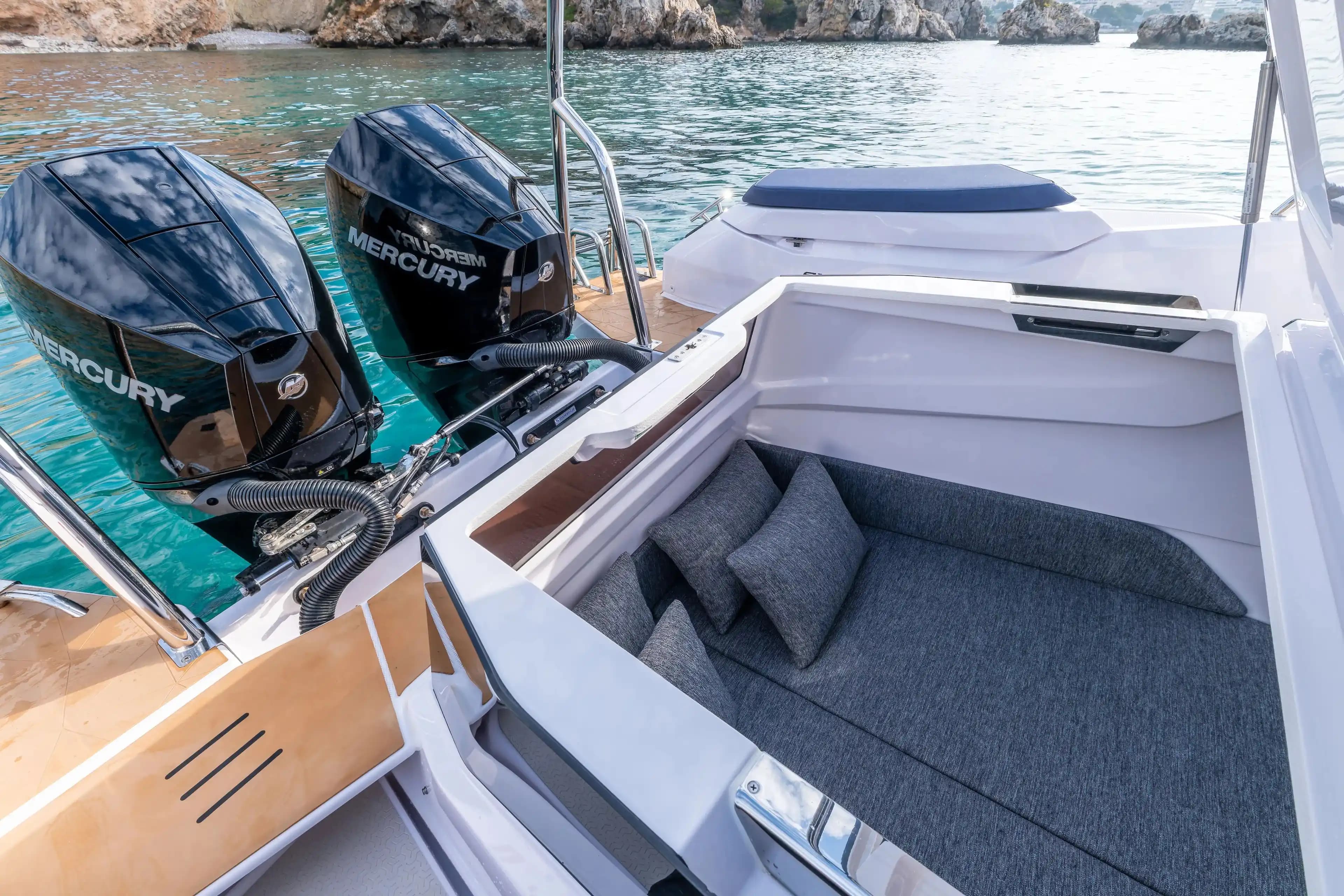 2026 Axopar 29 XC Cross Cabin te koop in Sausalito, California Trawler 5