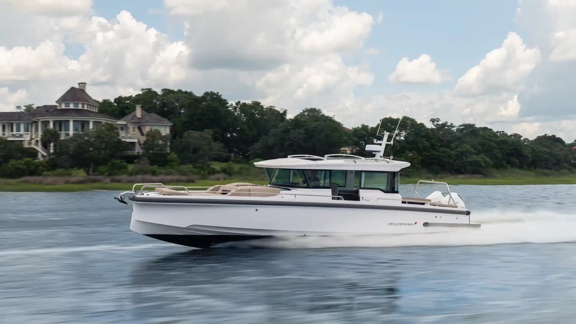 Axopar 37 XC Cross Cabin for Sale