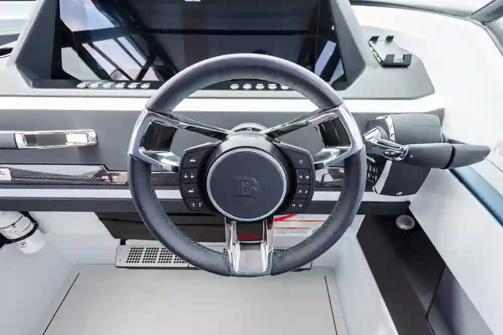 2023 Brabus Marine 500 T-Top zum Verkauf in Newport Beach, California Center Console 4