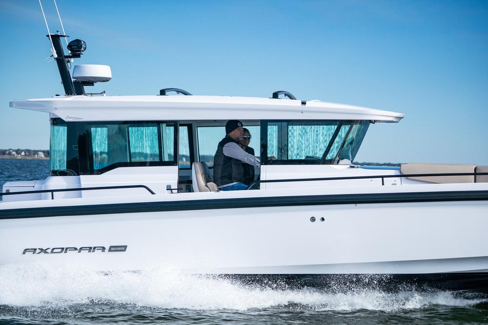 2024 Axopar 37 XC Cross Cabin