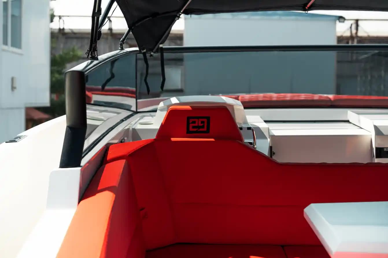 2018 Vanquish Yachts VQ45 for Sale in Prague, CZ Motor Yacht 5