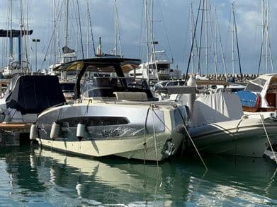 Invictus Yachts GT320 in vendita