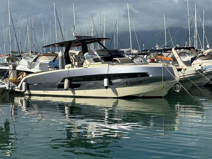 Invictus Yachts GT320 in vendita
