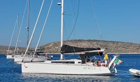 Custom Walkabout 39 in vendita