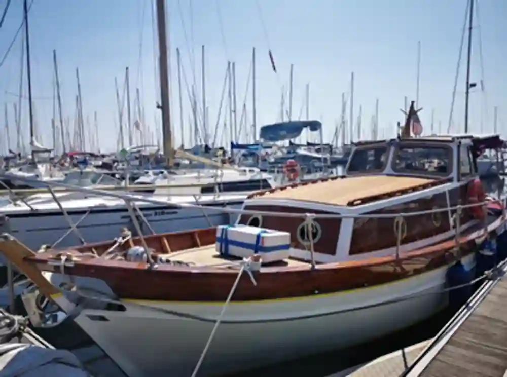 F.lli Mileo Gozzo 9.50 cabin For Sale