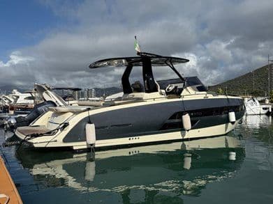 Invictus Yachts GT320 in vendita