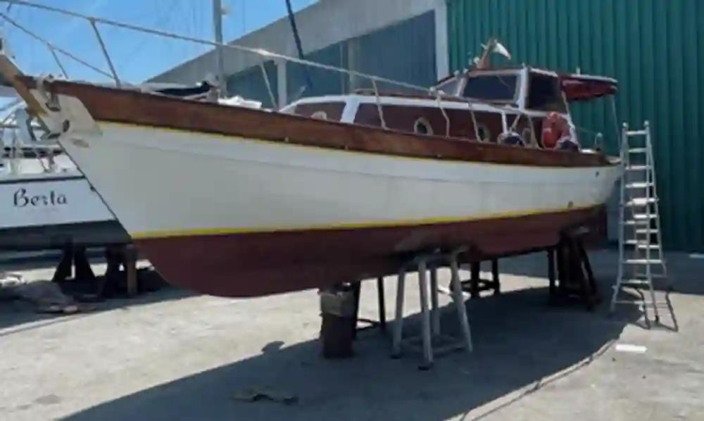 F.lli Mileo Gozzo 9.50 cabin For Sale