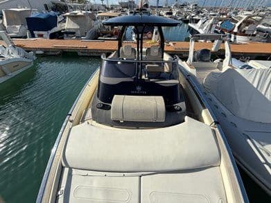 Invictus Yachts GT320 in vendita