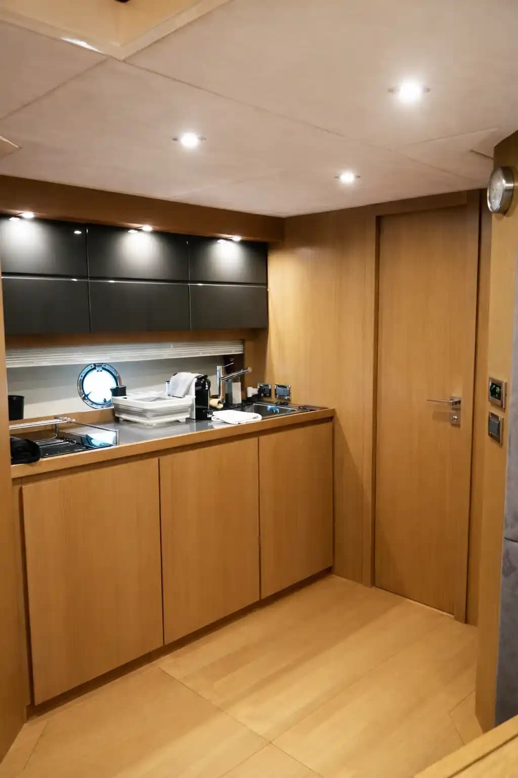 2014 Azimut Atlantis 44 in vendita a Aprilia Marittima, IT Sport Cruiser 5
