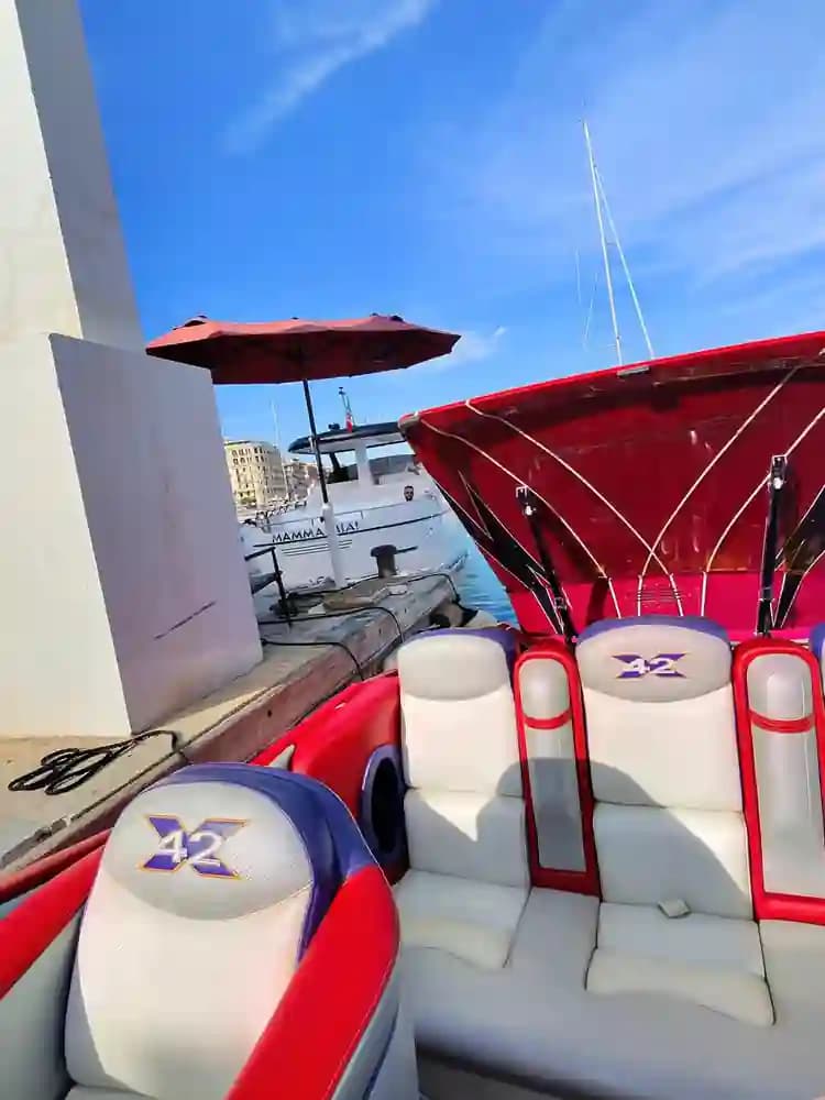 Cigarette Racing 42' X à vendre