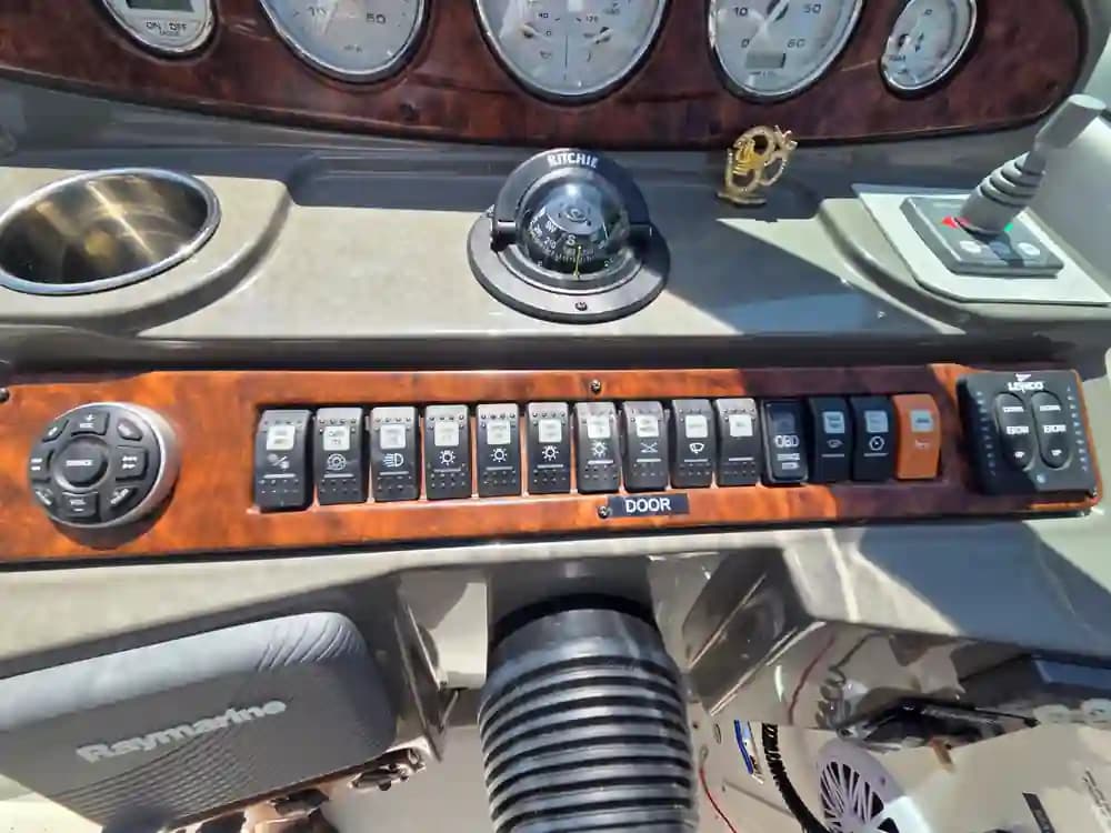 2016 Rinker 290 in vendita a Tracadie-Sheila, CA Cruiser 5