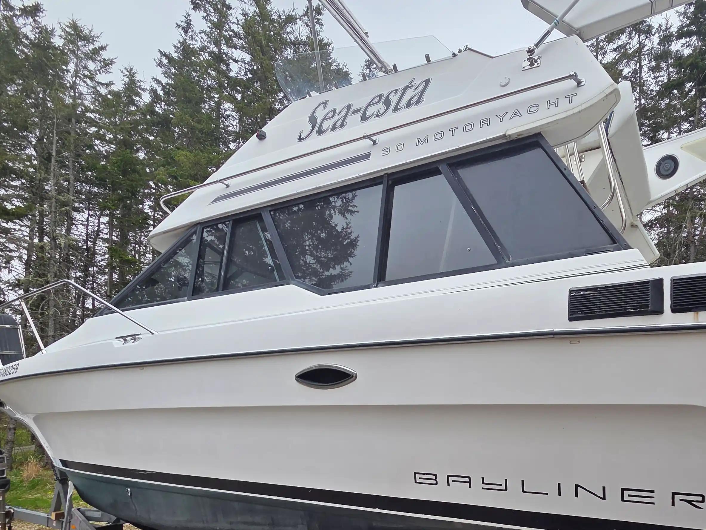 Bayliner 3058 For Sale