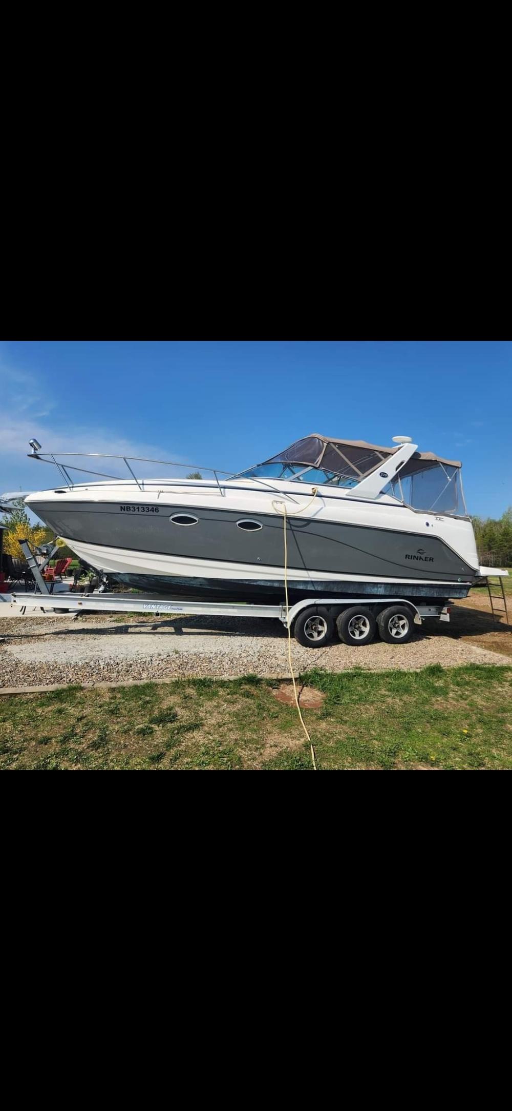 2006 Rinker 270 EC