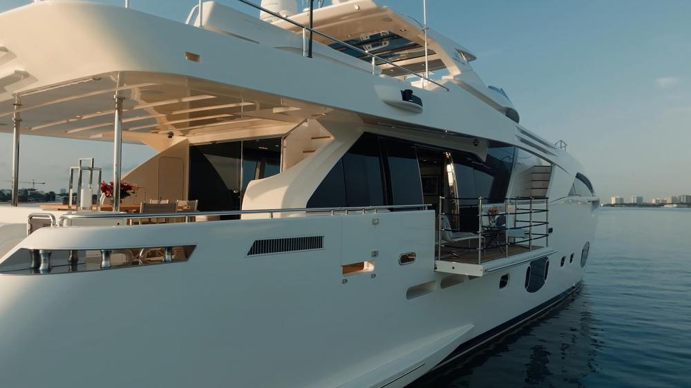 2014 Ferretti Yachts Custom Line 100