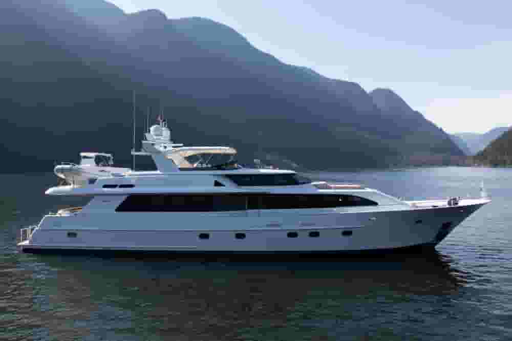 2000 Crescent Custom Yachts 104