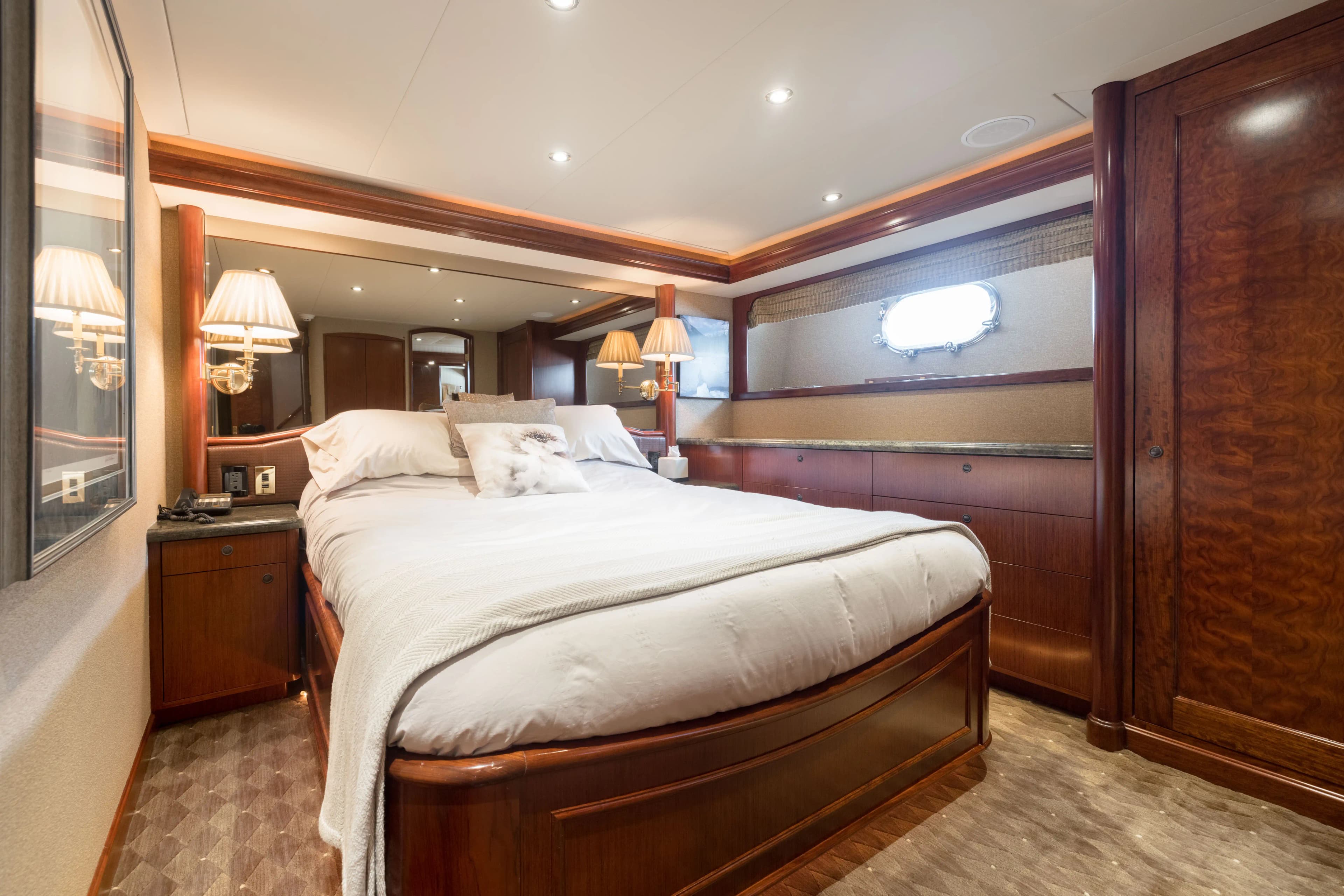 2000 Crescent Custom Yachts 104 Sold in Vancouver, CA Flybridge 4