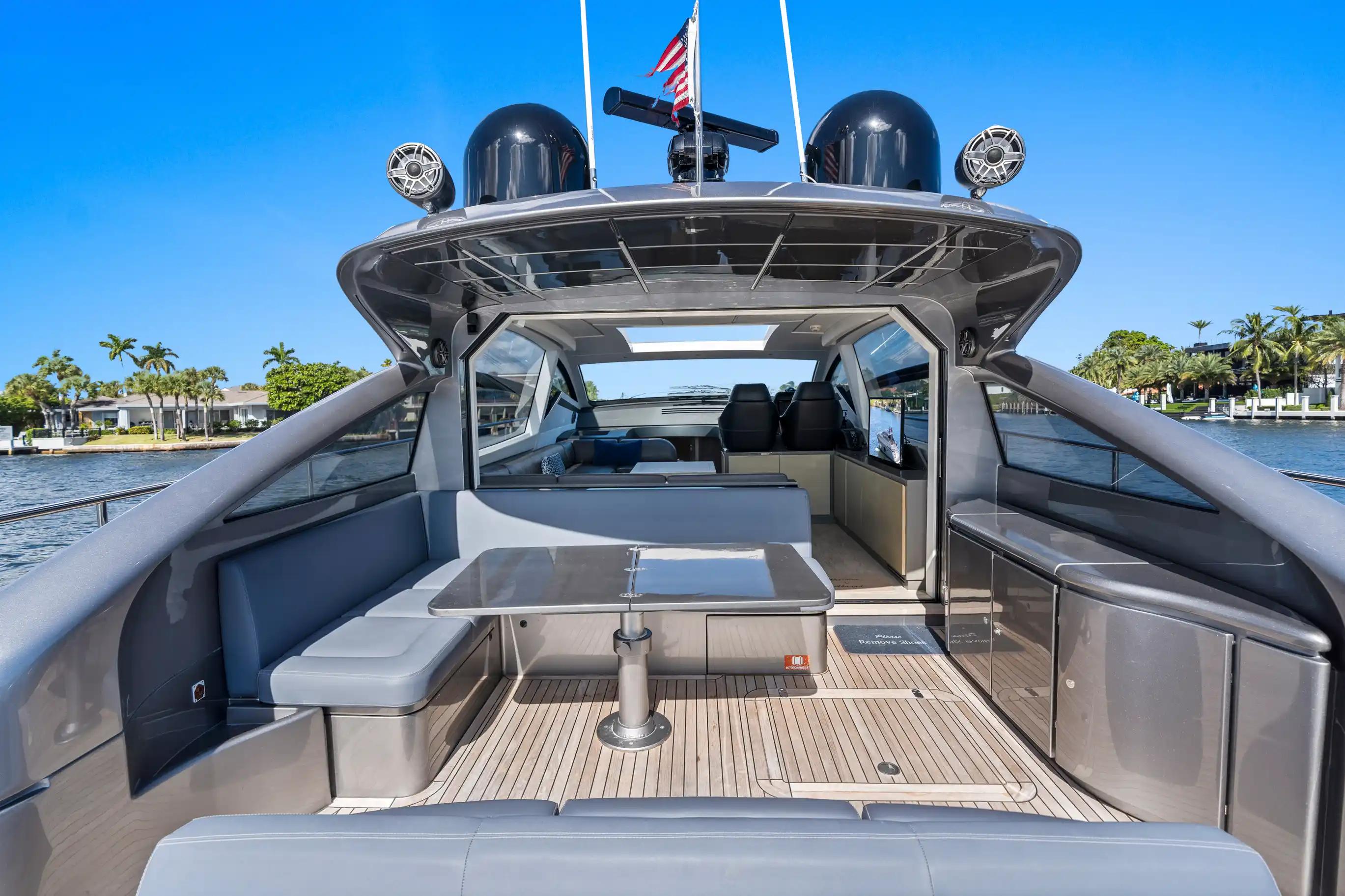 Pershing 62' in vendita