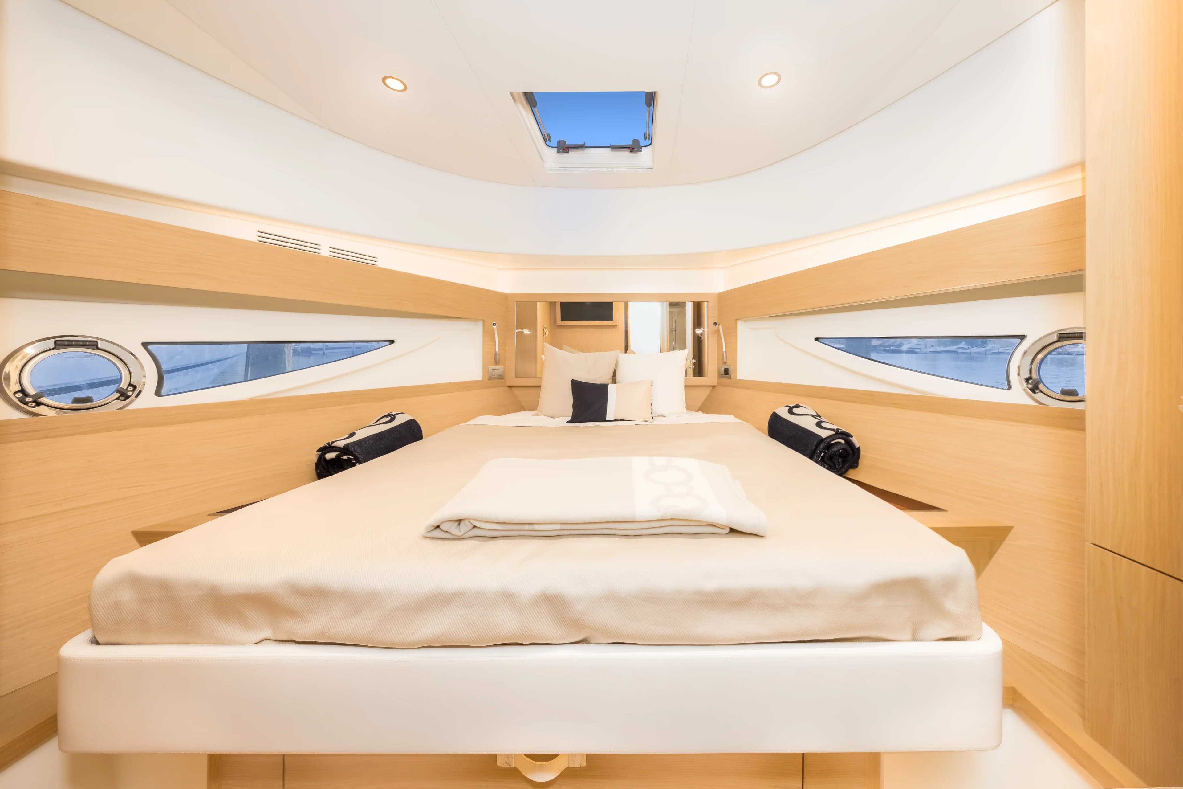 2021 Solaris Power 48 Open for Sale in Miami Beach, Florida Motor Yacht 5