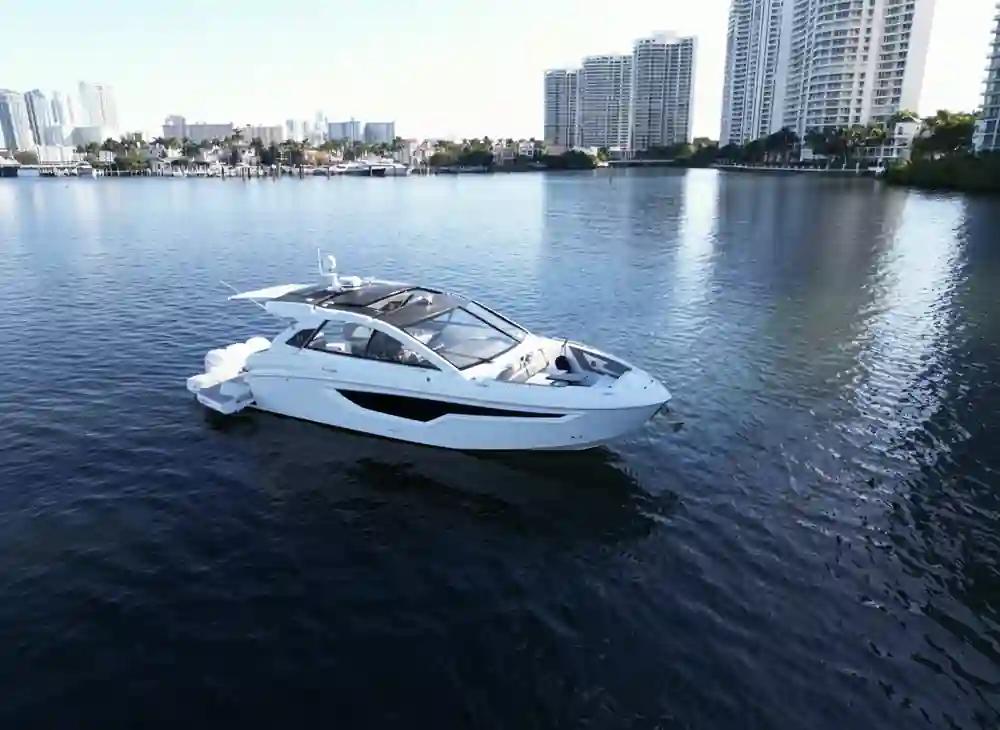 Cruisers Yachts 42 GLS OB zum Verkauf