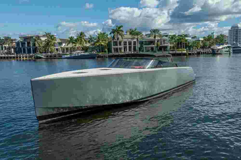 2016 VanDutch Yachts 55