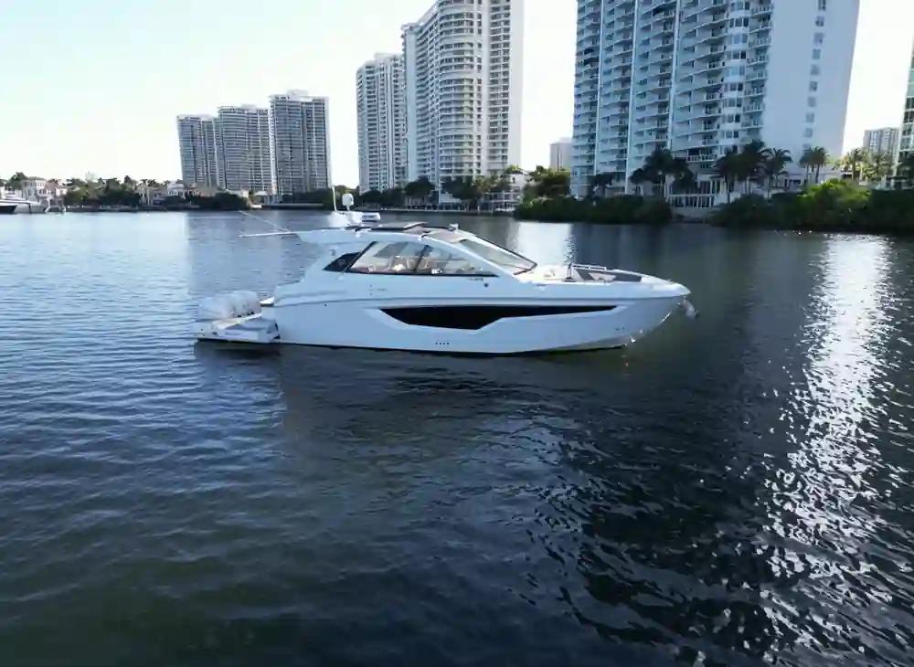 Cruisers Yachts 42 GLS OB zum Verkauf