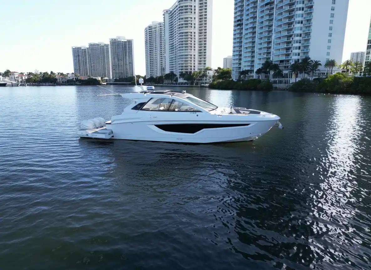 Cruisers Yachts 42 GLS OB zum Verkauf