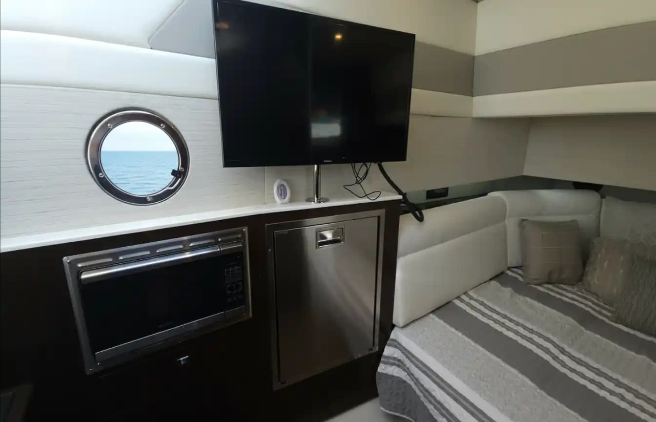 2021 Cruisers Yachts 42 GLS OB for Sale in Aventura, Florida Bowrider 4