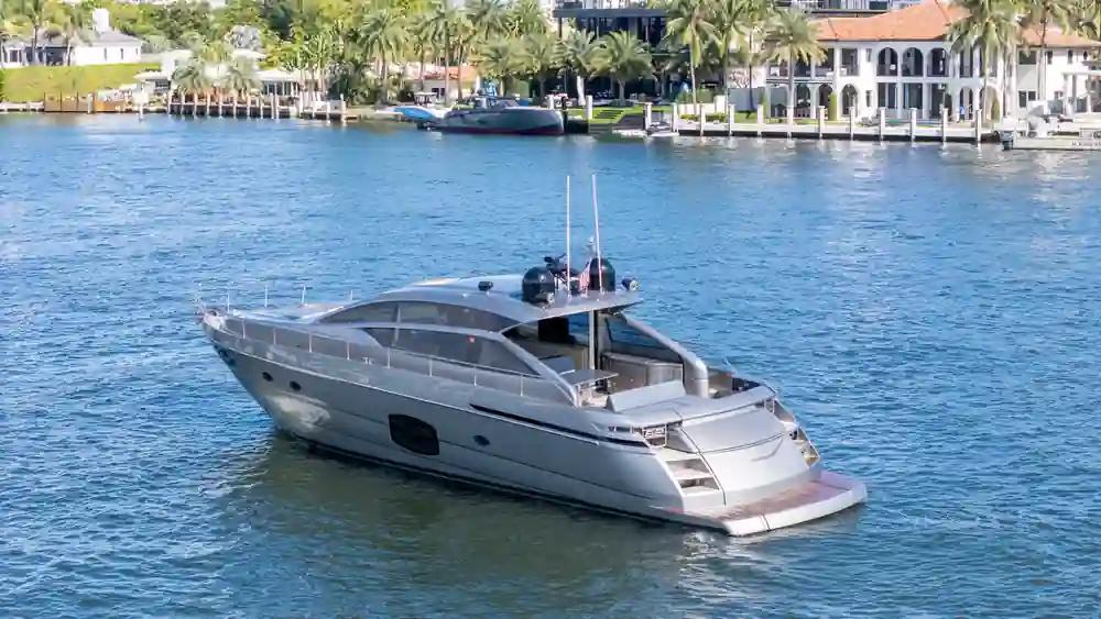 Pershing 62' in vendita