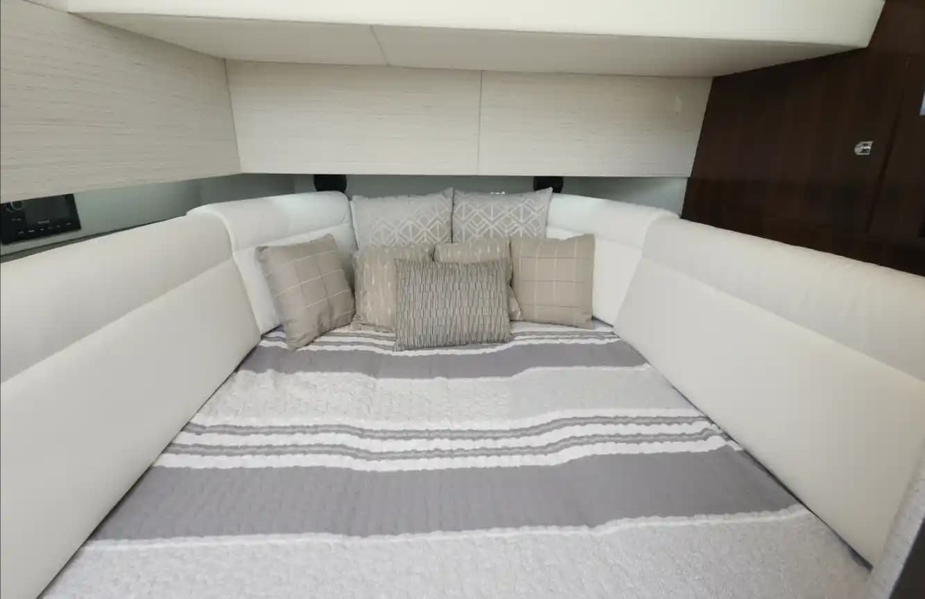 2021 Cruisers Yachts 42 GLS OB for Sale in Aventura, Florida Bowrider 2