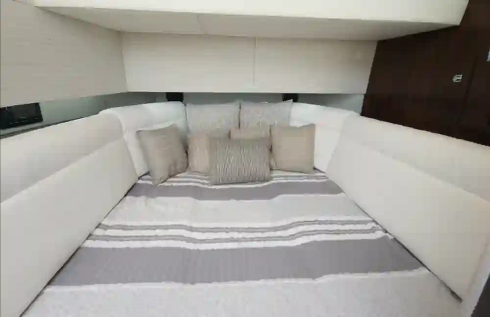2021 Cruisers Yachts 42 GLS OB for Sale in Aventura, Florida Bowrider 2