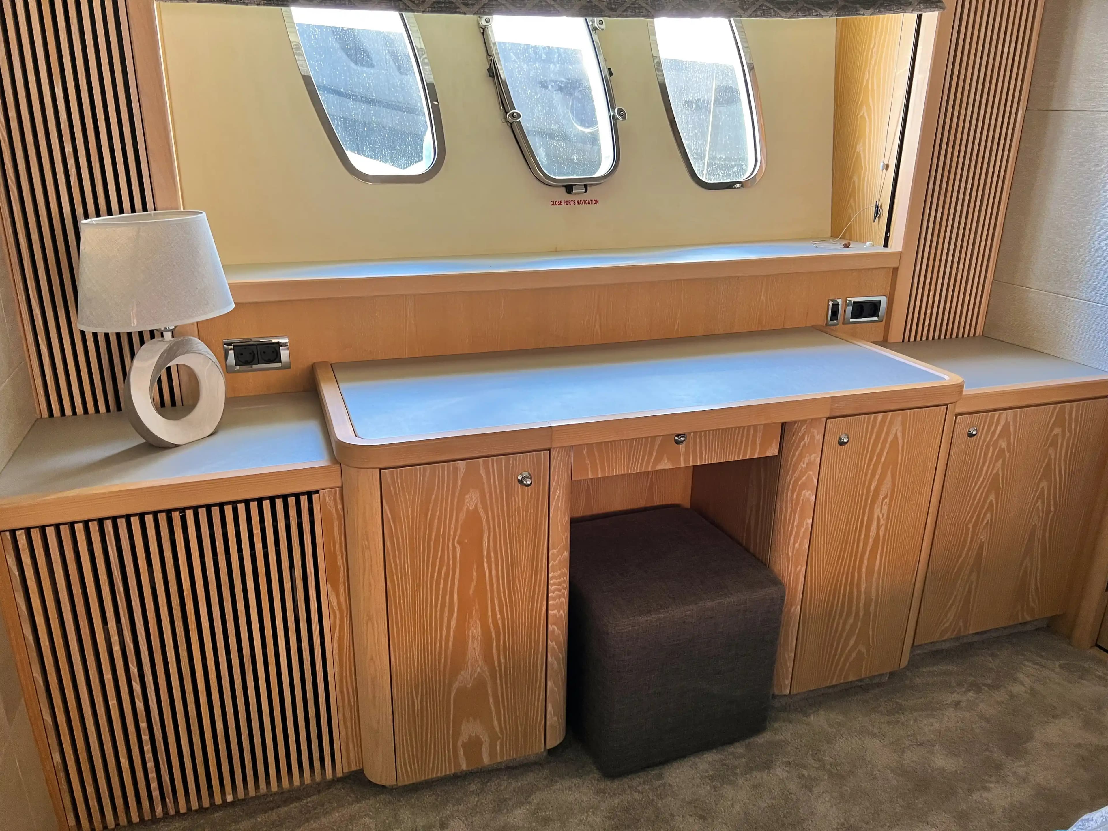 2006 Sunseeker Predator 82 for Sale in Canet-en-Roussillon, FR Motor Yacht 3