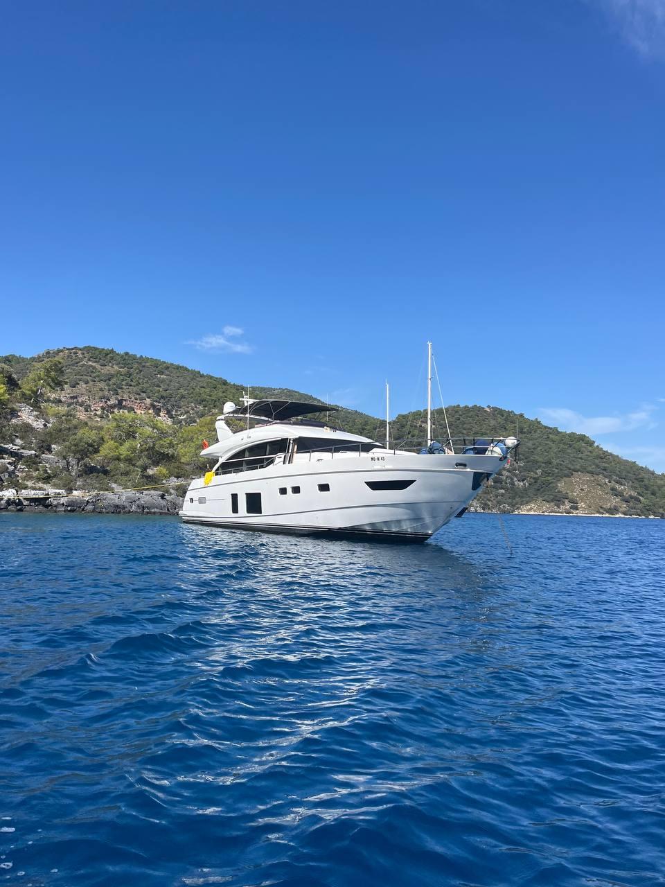 2016 Princess Yachts 82