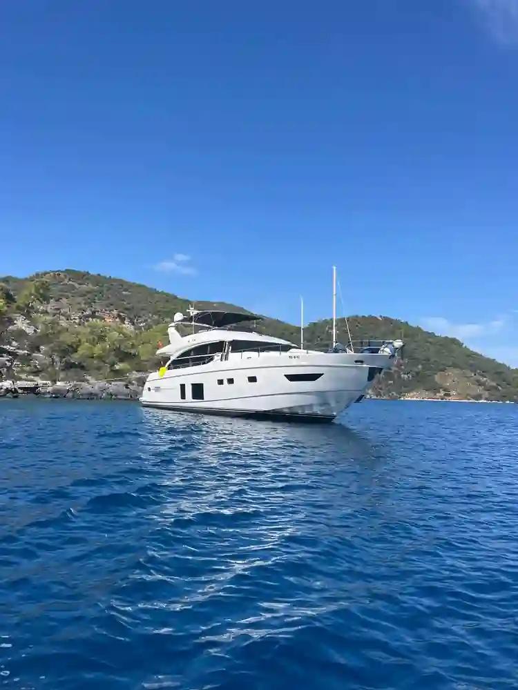 Princess Yachts 82 te koop