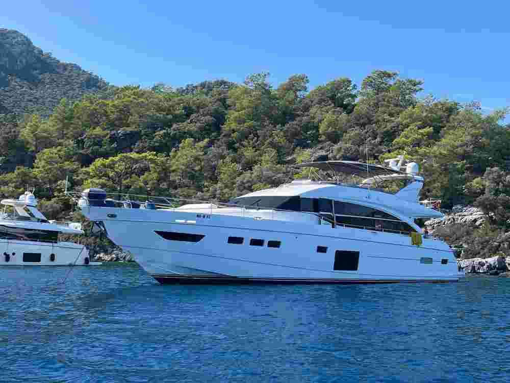 2016 Princess Yachts 82