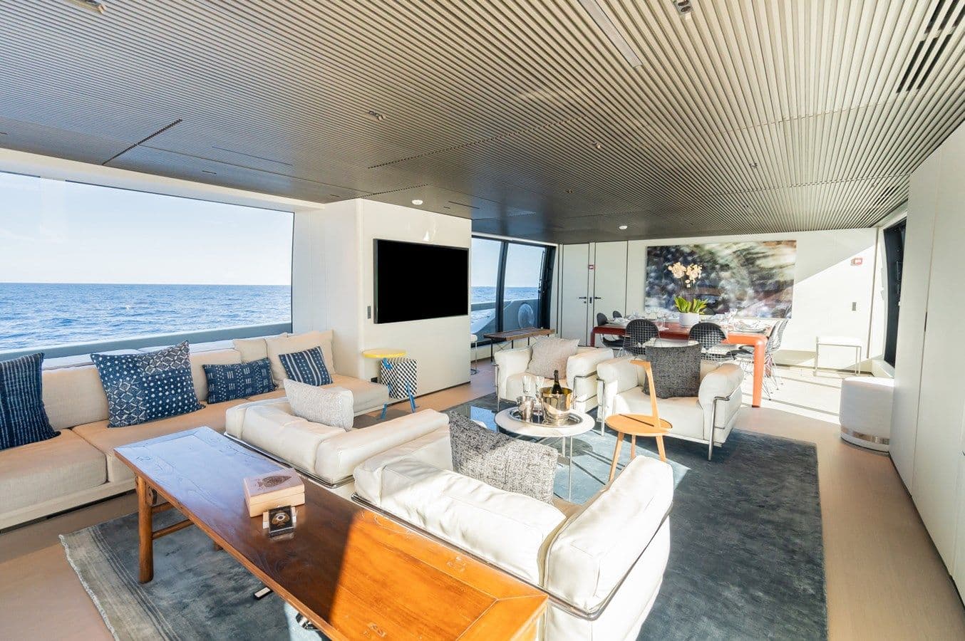 2022 Sanlorenzo SP110 en exposición en Fort Lauderdale, Florida Motor Yacht 5