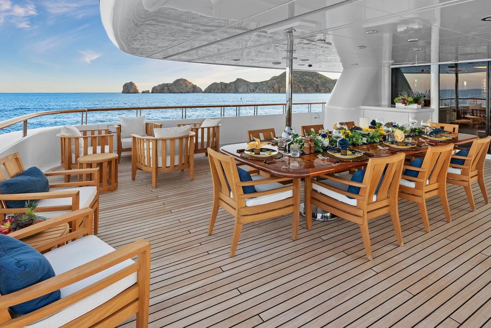 Amica Mea - Bridge Deck Aft Dining2.jpg