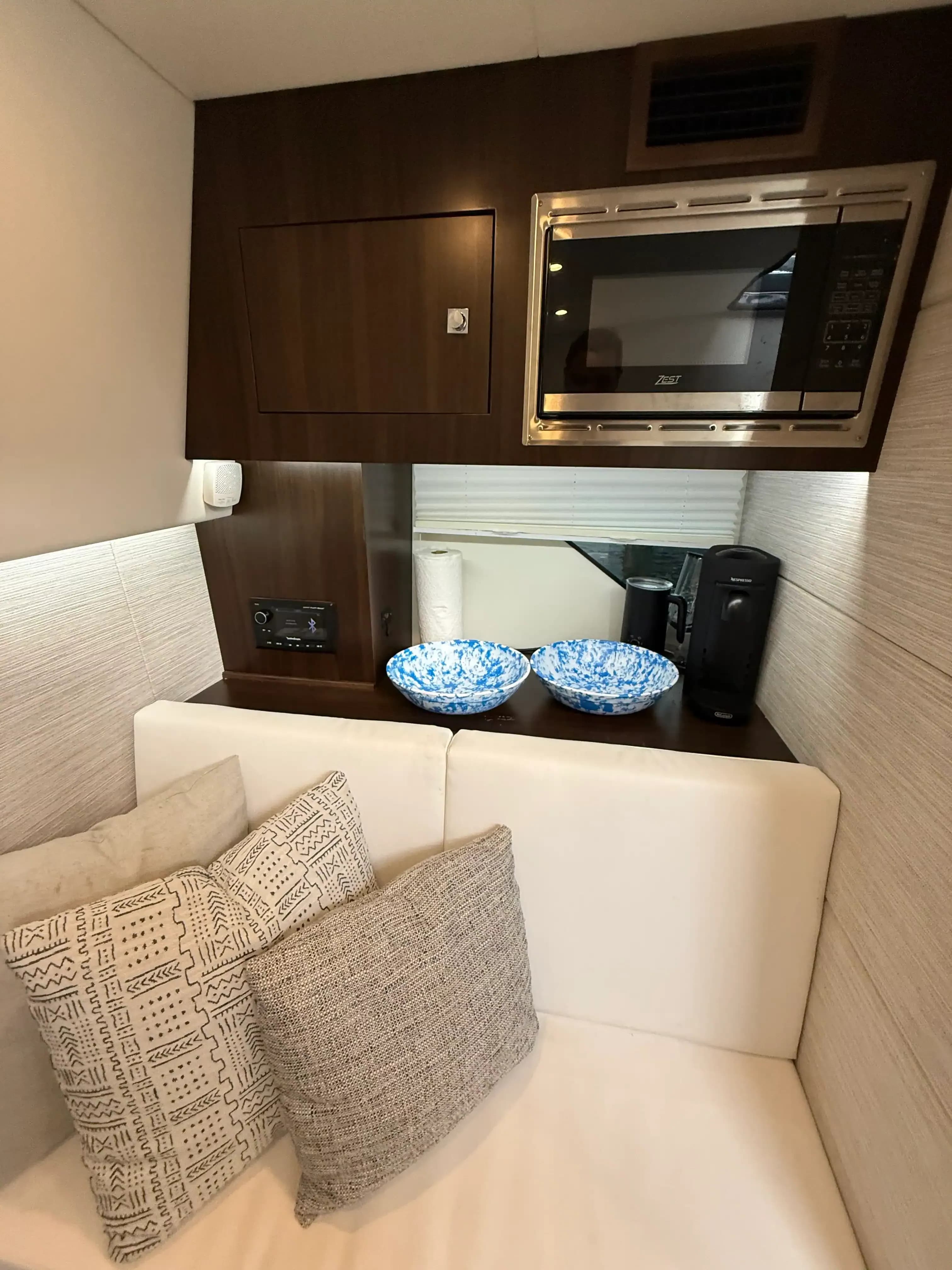 Cruisers Yachts 34 GLS I/O in vendita