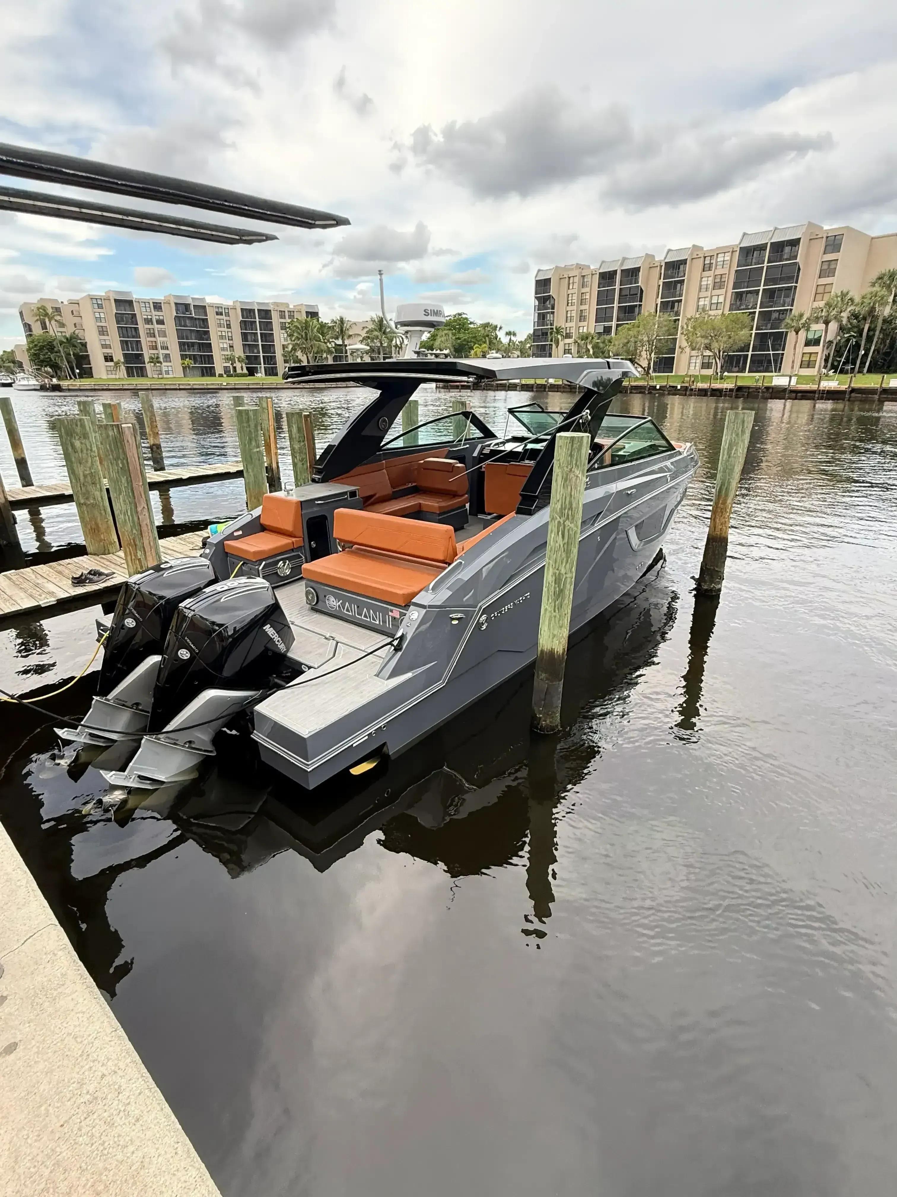 Cruisers Yachts 34 GLS I/O à vendre