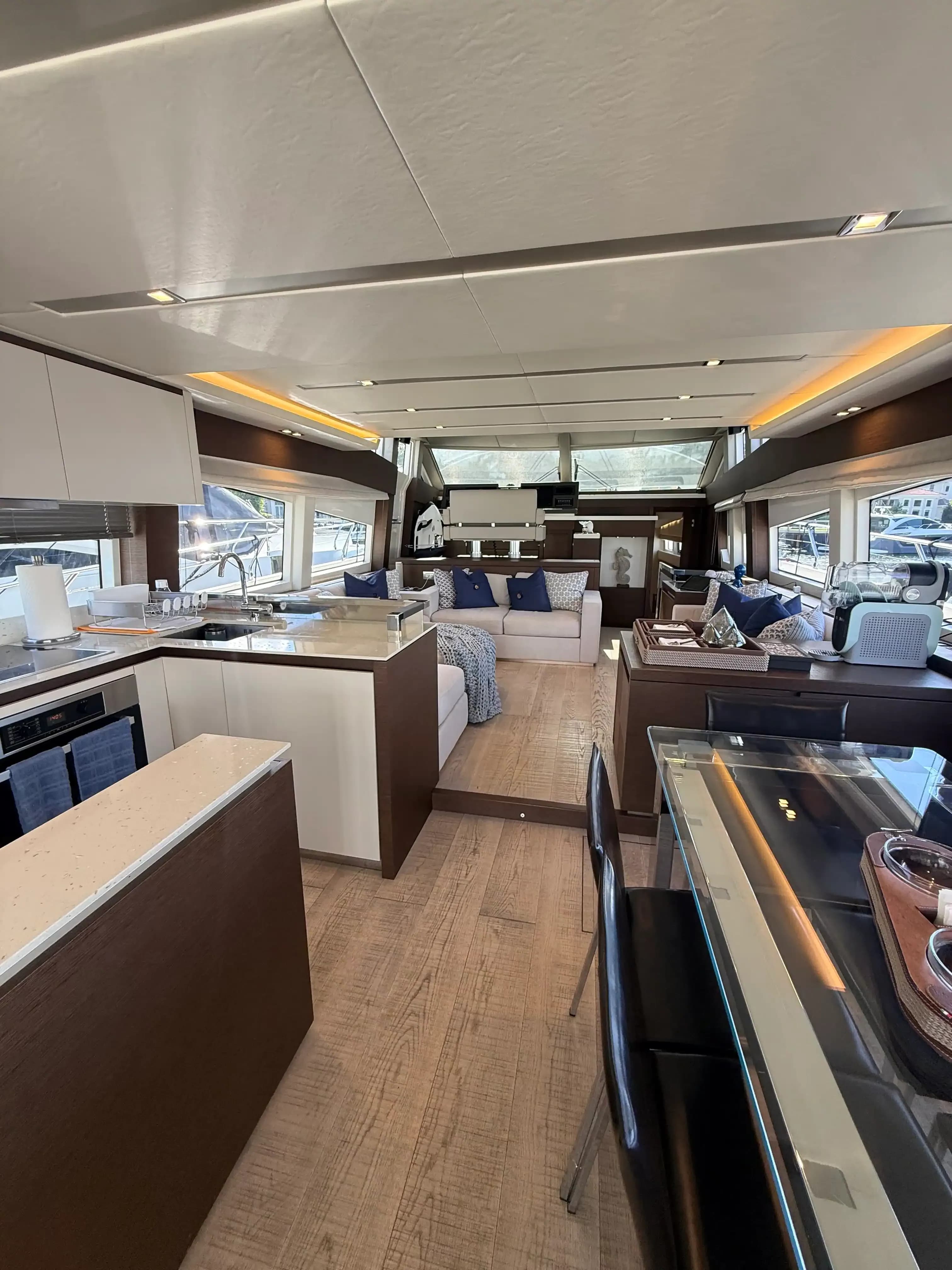 2015 Prestige 750 zum Verkauf in Hollywood, Florida Flybridge 1