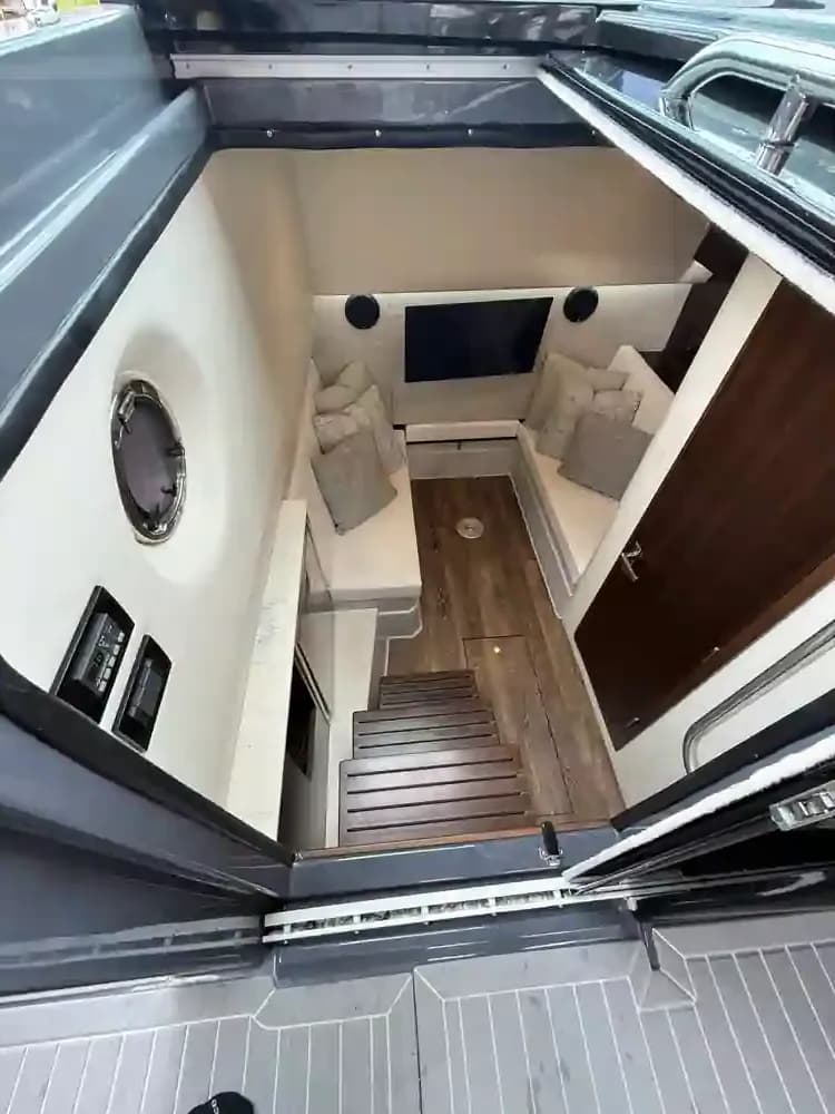 Cruisers Yachts 34 GLS I/O in vendita