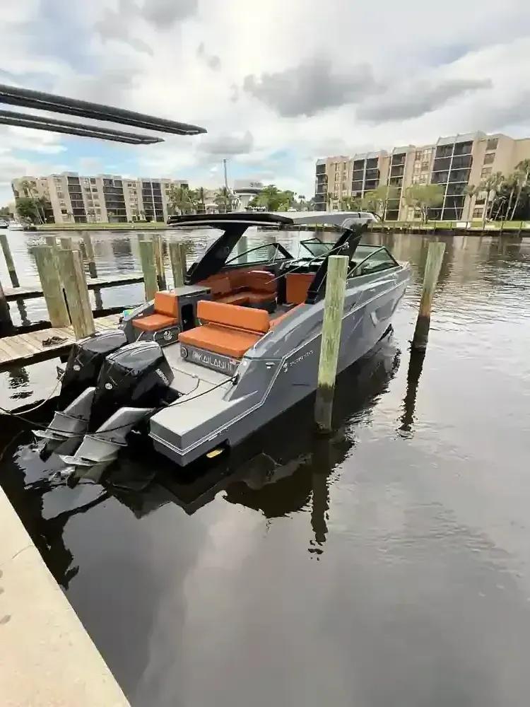 Cruisers Yachts 34 GLS I/O à vendre