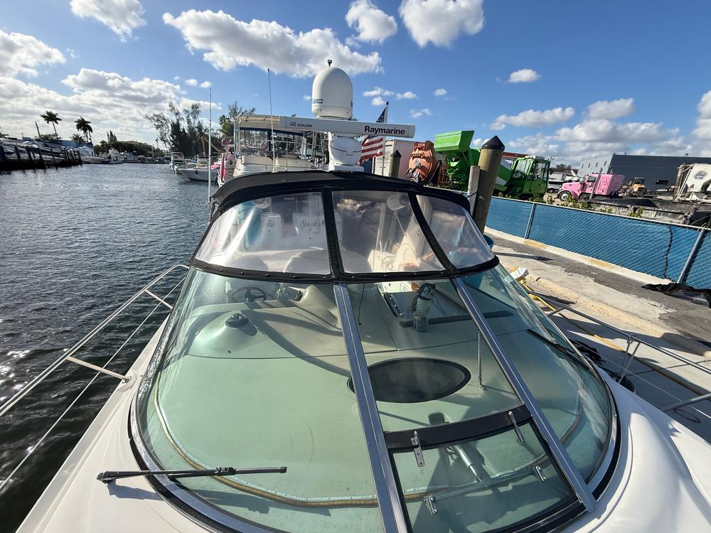 1999 Sea Ray 410 Express Cruiser