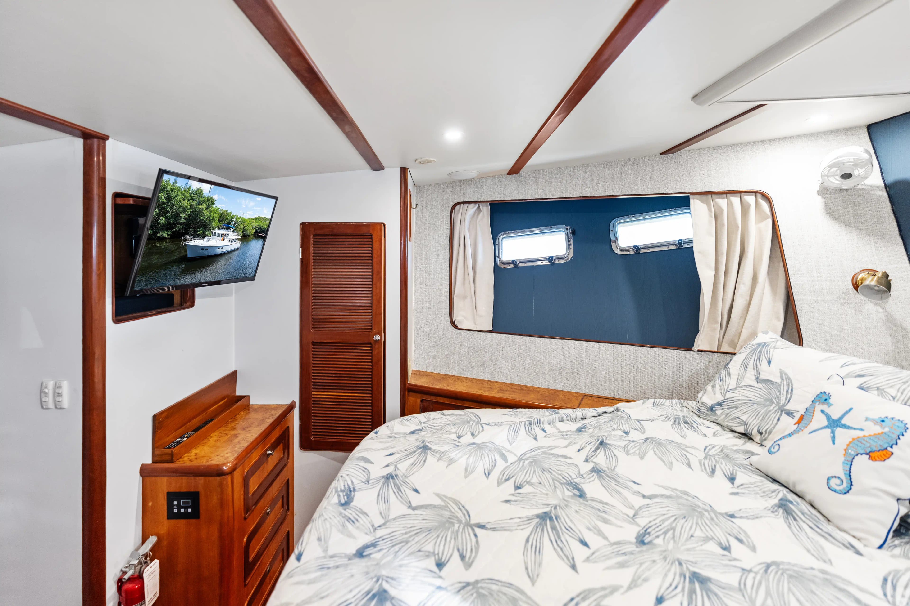 2000 Selene Yachts Solo 43' for Sale in Fort Lauderdale, Florida Cruiser 5