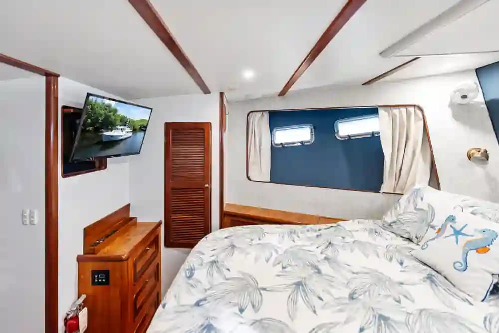 2000 Selene Yachts Solo 43' for Sale in Fort Lauderdale, Florida Cruiser 5
