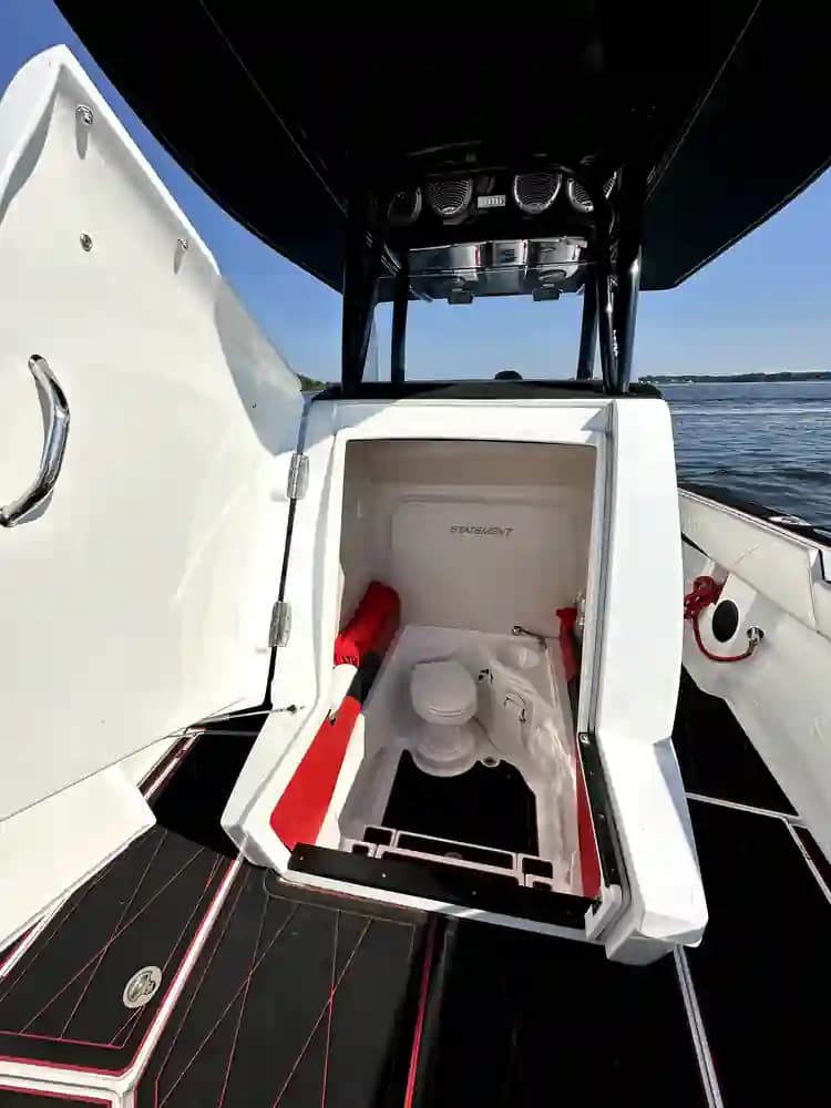 2017 Statement 380 Open in vendita a Newport, Rhode Island Center Console 4
