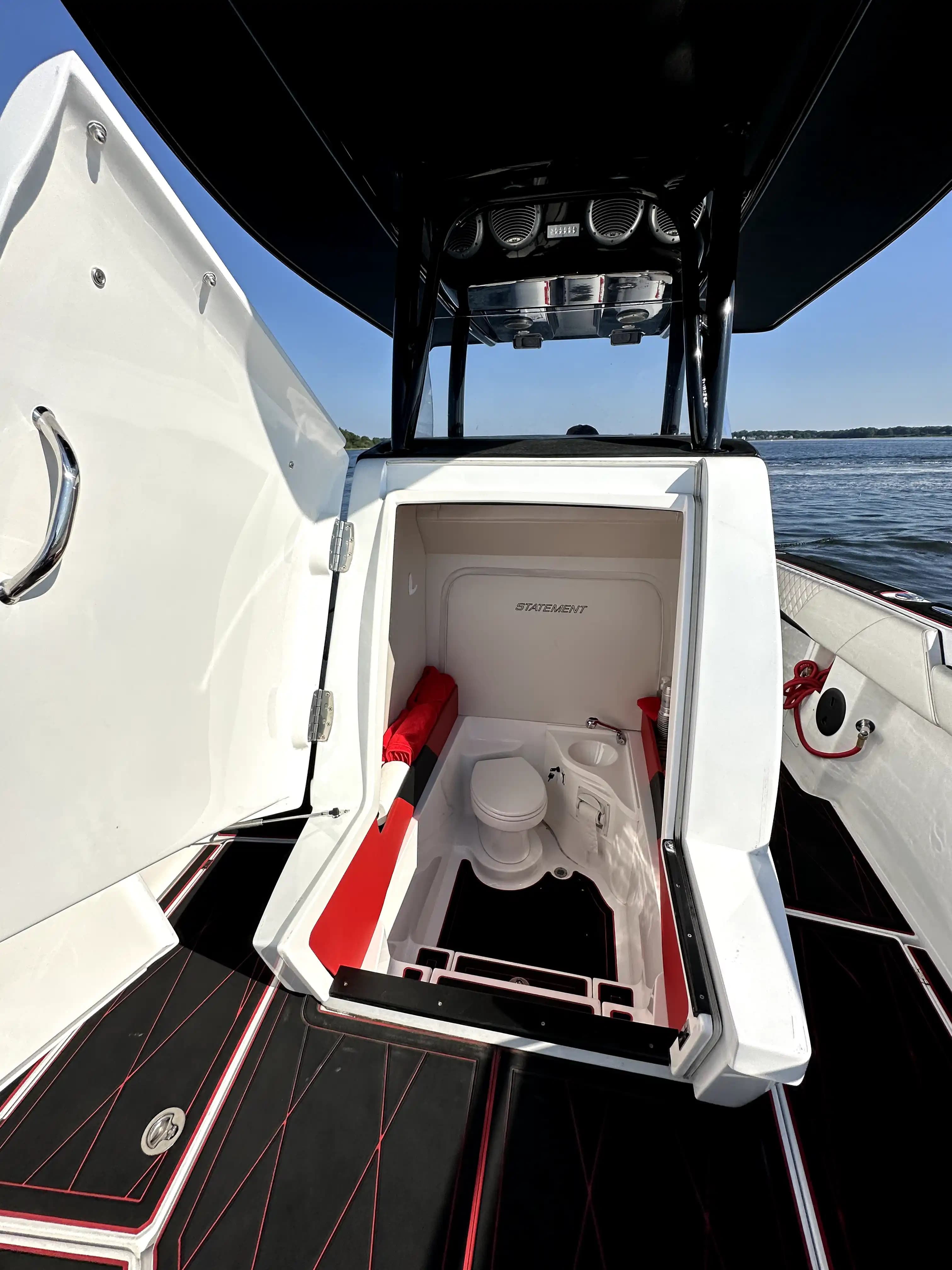 2017 Statement 380 Open in vendita a Newport, Rhode Island Center Console 4