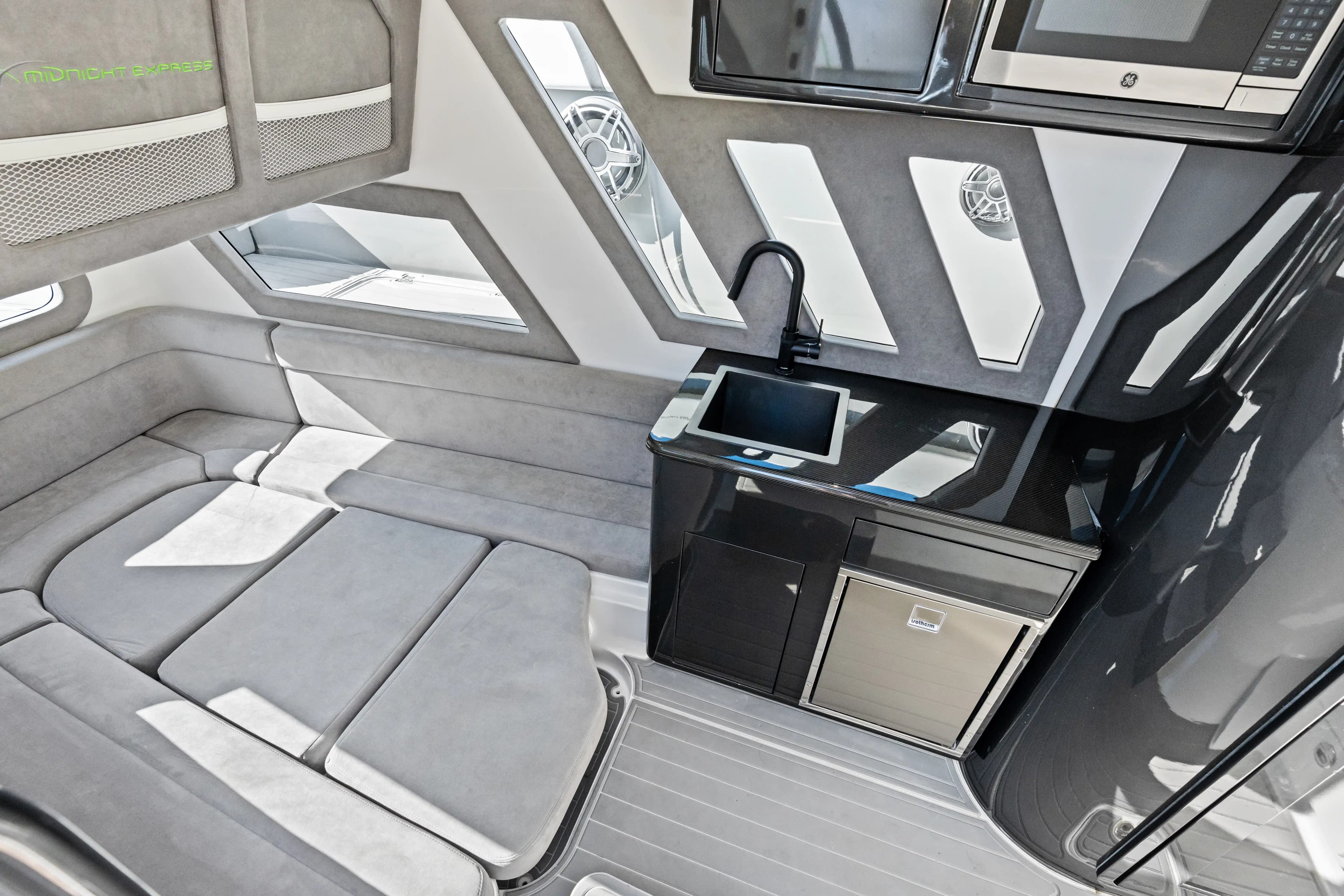 2022 Midnight Express Boats 43' Solstice for Sale in Miami Beach, Florida Walk-around Boats 2