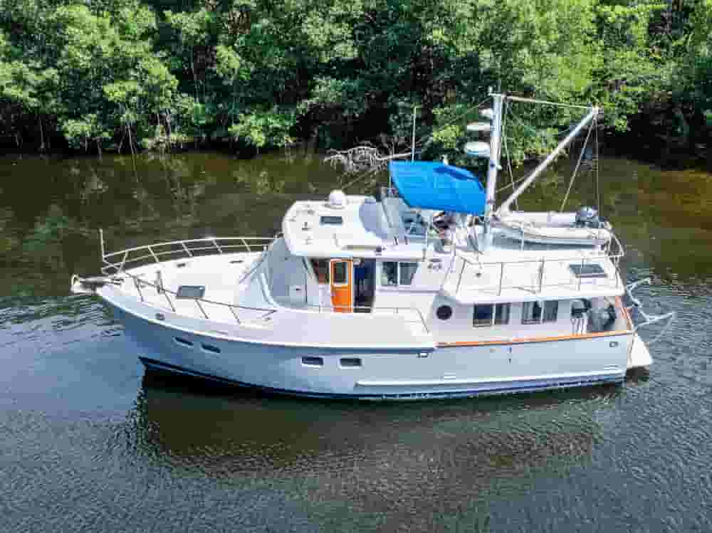 2000 Selene Yachts Solo 43'