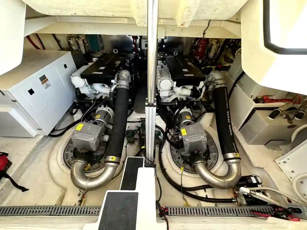 2017 Regal 42 Sport Coupe for Sale in Fort Lauderdale, Florida Express Cruiser 2