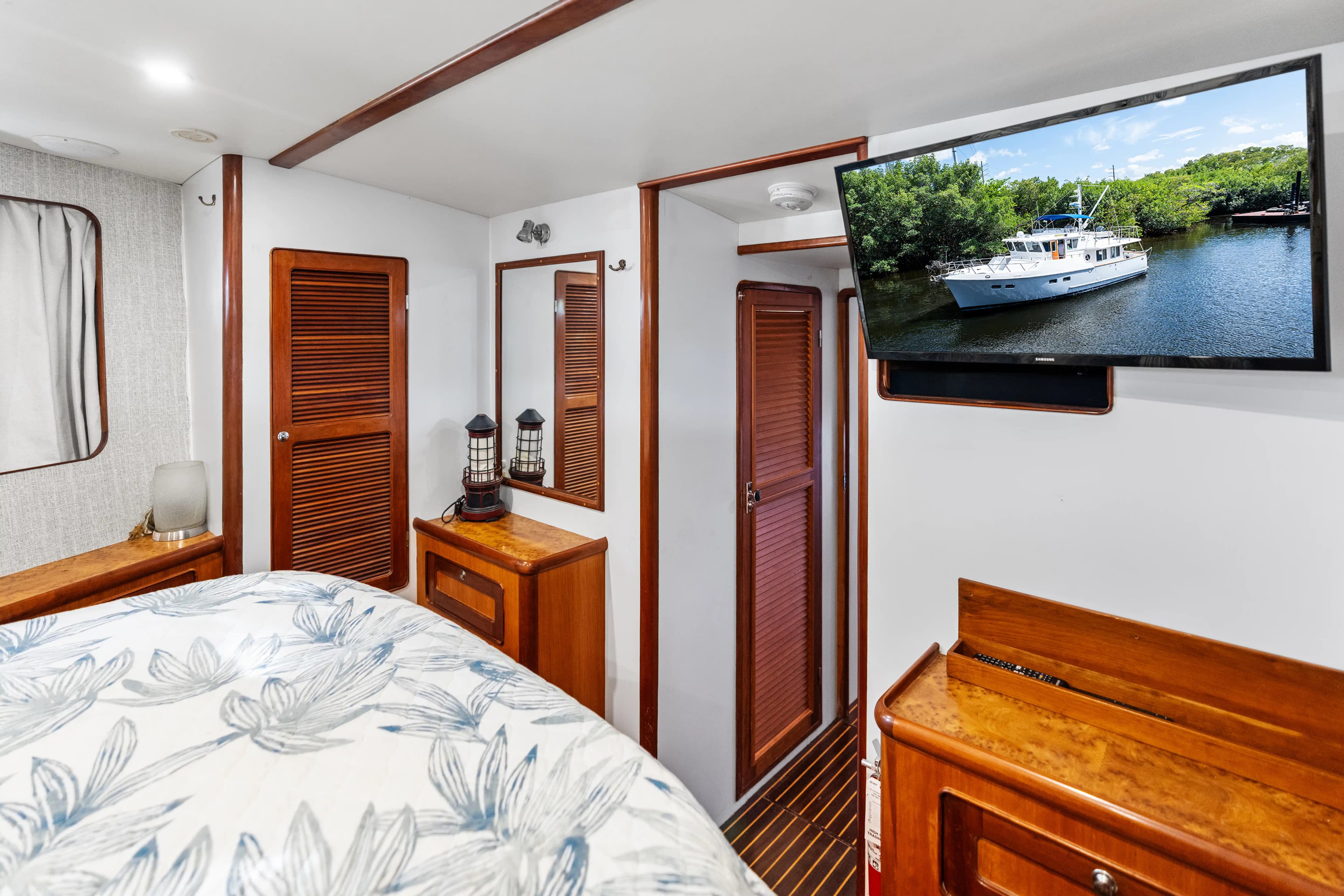 2000 Selene Yachts Solo 43' for Sale in Fort Lauderdale, Florida Cruiser 4